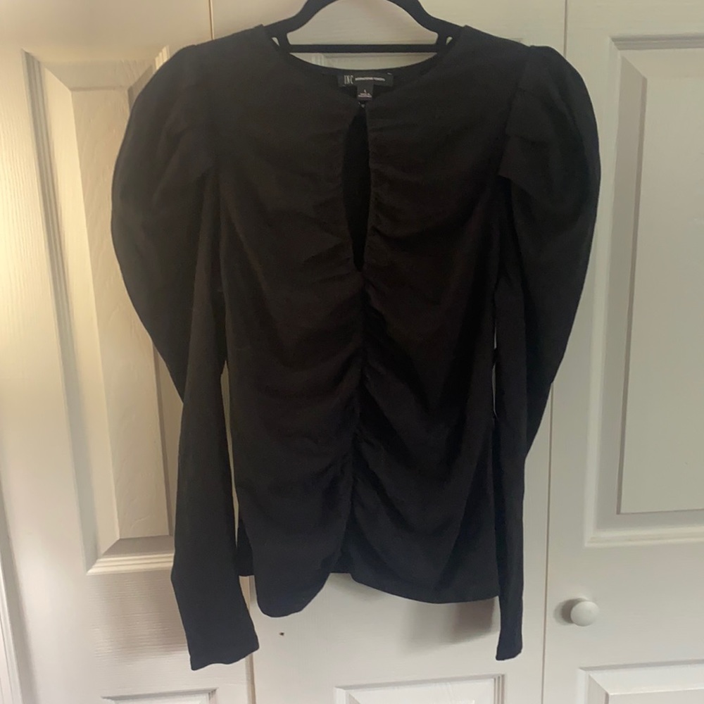 Long sleeve key hole top